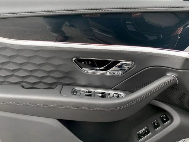 Bentley Flying Spur Hybrid V8