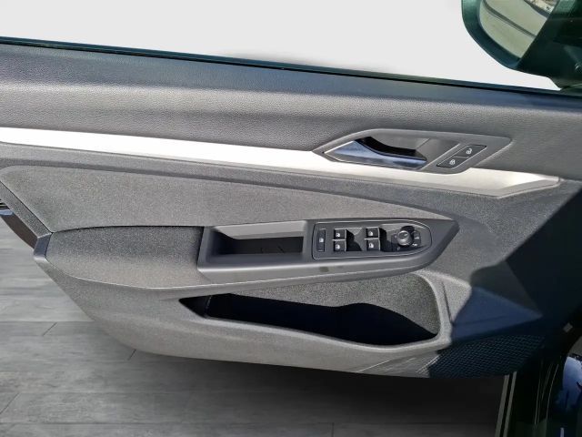 Volkswagen Golf Life Variant