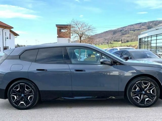 BMW iX xDrive