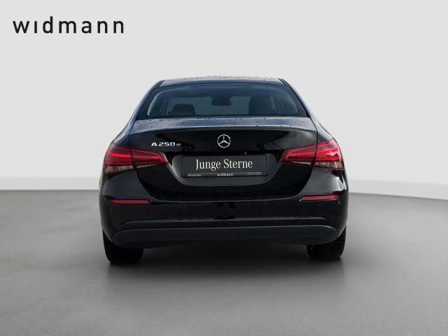 Mercedes-Benz A 250 A 250 e