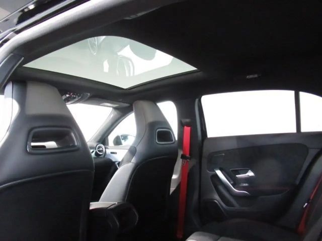 Mercedes-Benz A 35 AMG 4MATIC AMG Line