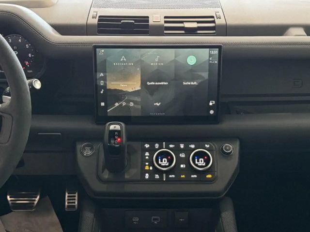 Land Rover Defender 110