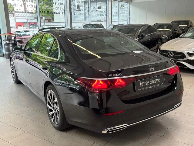 Mercedes-Benz E 200 AVANTGARDE Sedan