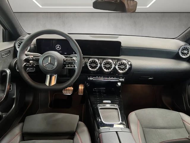 Mercedes-Benz A 220 4MATIC AMG Line