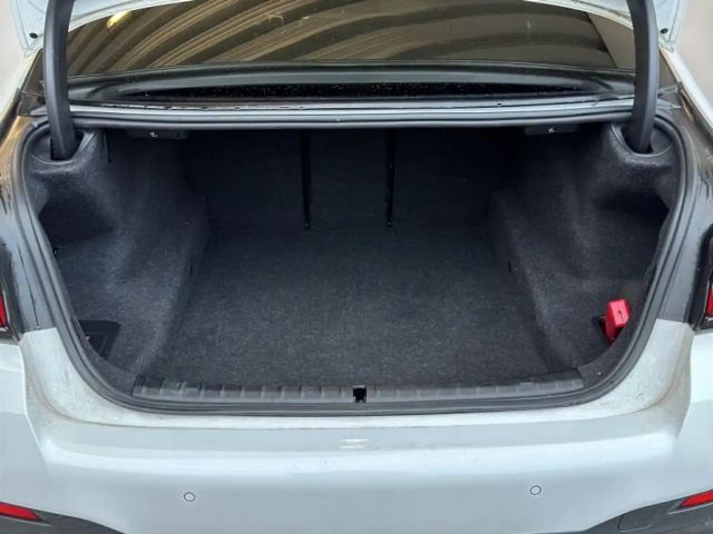 BMW 520 520d M-Sport Sedan