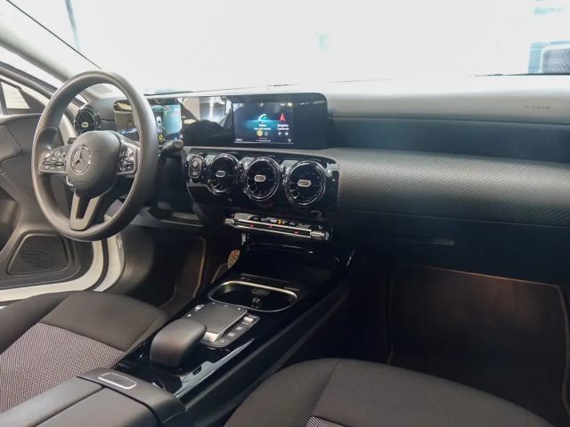 Mercedes-Benz A 200 A 200 Automatik +Navi+PDC+SHZ+Carplay+Android+Temp