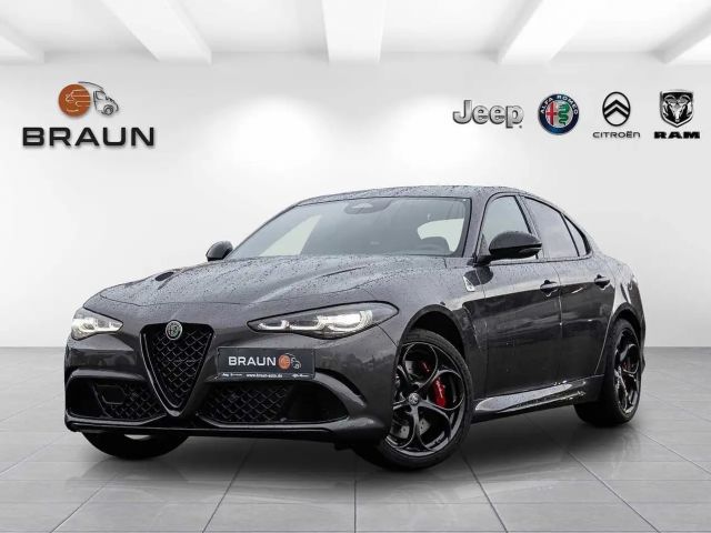 Alfa Romeo Giulia AT8 Quadrifoglio Turbo