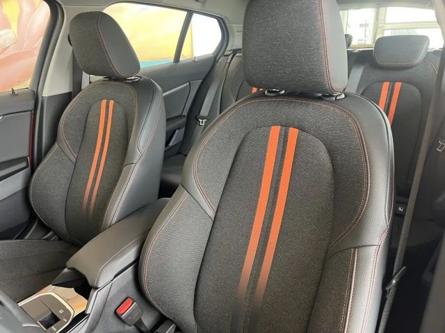 BMW 118 118i Sedan Sport Line