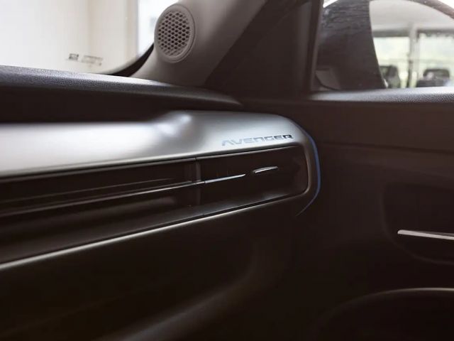 Jeep Avenger Full-Electric Summit