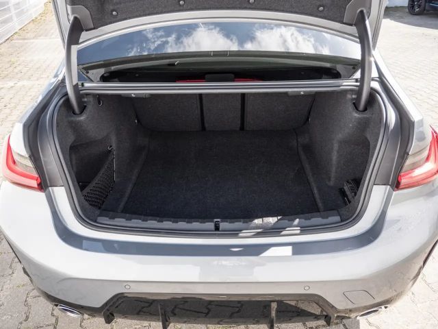 BMW 320 320i M-Sport Sedan