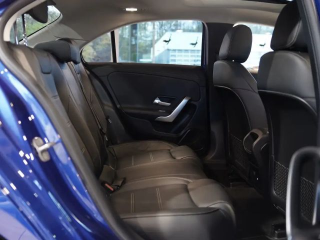 Mercedes-Benz A 180 A 180 d Progressive