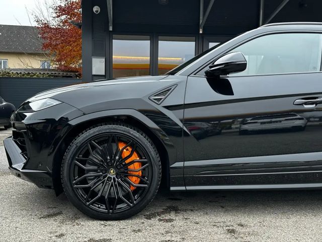Lamborghini Urus SE *Akrapovic*Carbon-Paket*23"*B&O*Pano*