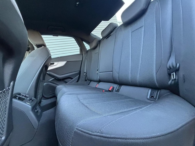 Audi A4 40 TFSI S-Tronic Sedan