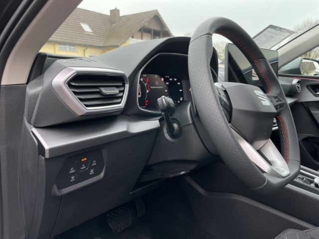 Seat Leon 1.5 eTSI FR-lijn Sportstourer
