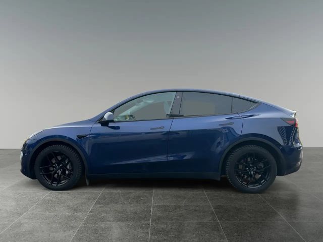 Tesla Model Y 62kWh Base        8-fach bereift!