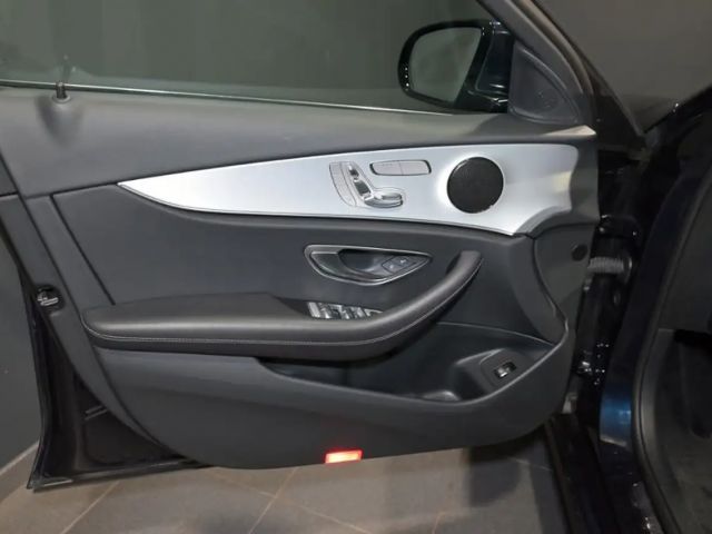 Mercedes-Benz E 220 AVANTGARDE E 220 d Sedan