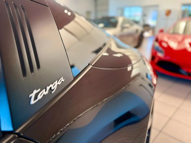 Porsche 992 4S Cabrio Targa