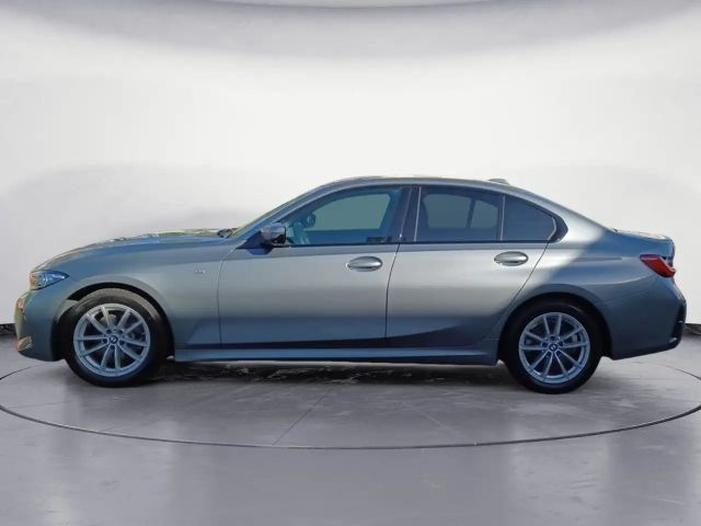 BMW 320 320i M-Sport Sedan