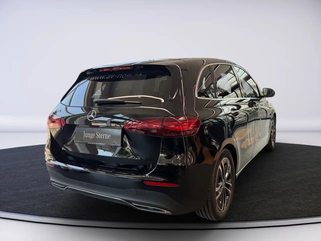 Mercedes-Benz B 180 Sedan