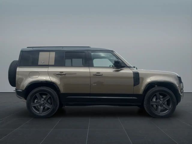 Land Rover Defender 110 D300 Dynamic SE