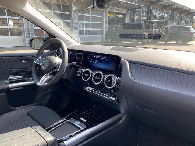 Mercedes-Benz B 180 Sedan