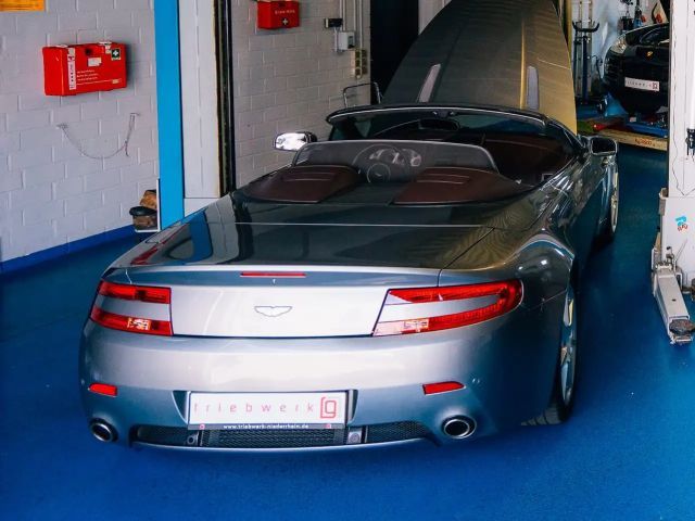 Aston Martin DB11 V8