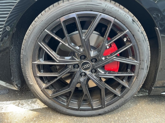 Audi A6 Avant Quattro S-Tronic