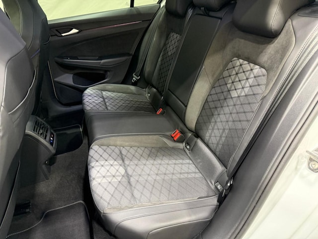 Volkswagen Golf 1.5 eTSI DSG R-Line