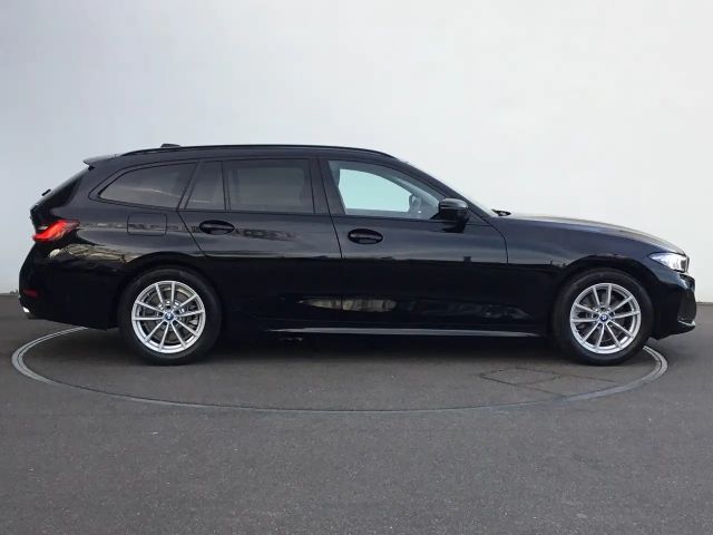 BMW 330 330e Touring xDrive
