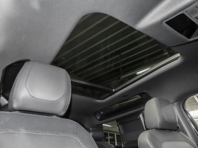 Land Rover Defender 90 D250 Dynamic SE