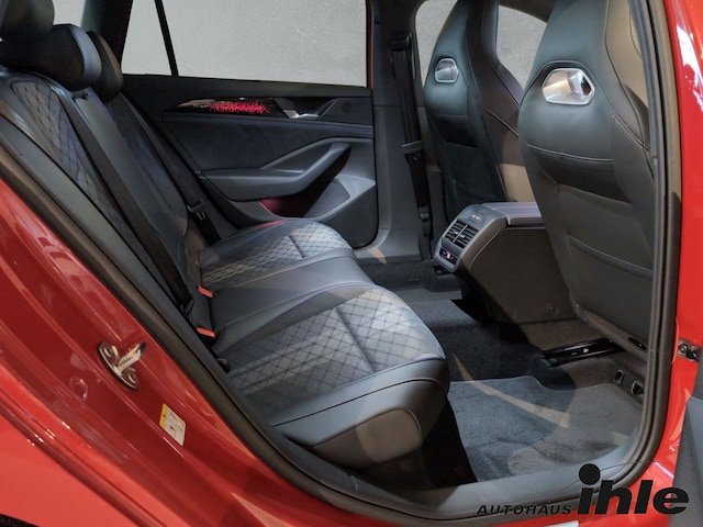 Volkswagen Passat DSG R-Line Style