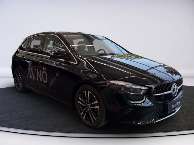 Mercedes-Benz B 180 Sedan