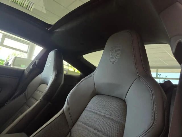 Porsche 992 Carrera Coupé GTS