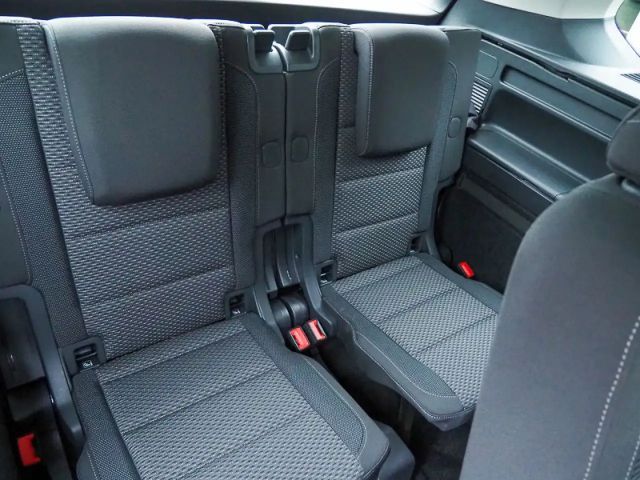 Volkswagen Touran 1.5 TSI DSG IQ.Drive R-Line