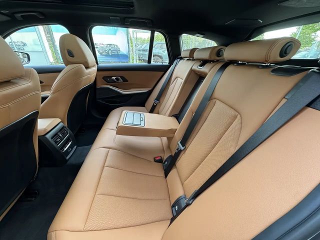 BMW 330 330e M-Sport Touring xDrive