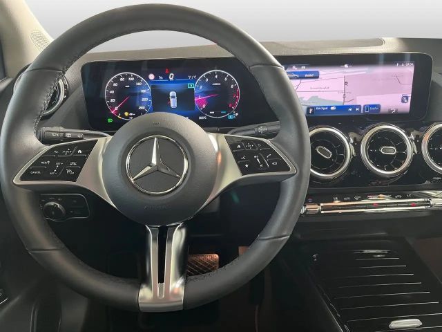 Mercedes-Benz B 200 Progressive Sedan