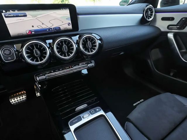 Mercedes-Benz CLA 200 AMG Line Coupé