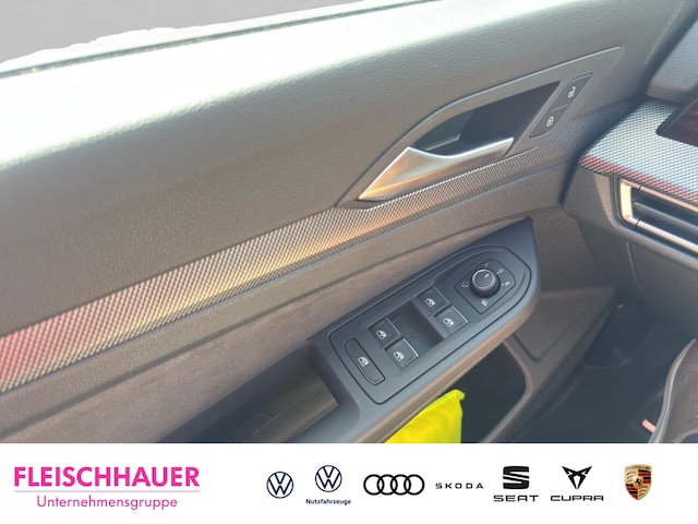 Volkswagen Golf 1.5 eTSI Golf VIII R-Line