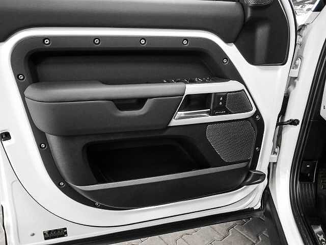 Land Rover Defender 110 Dynamic SE