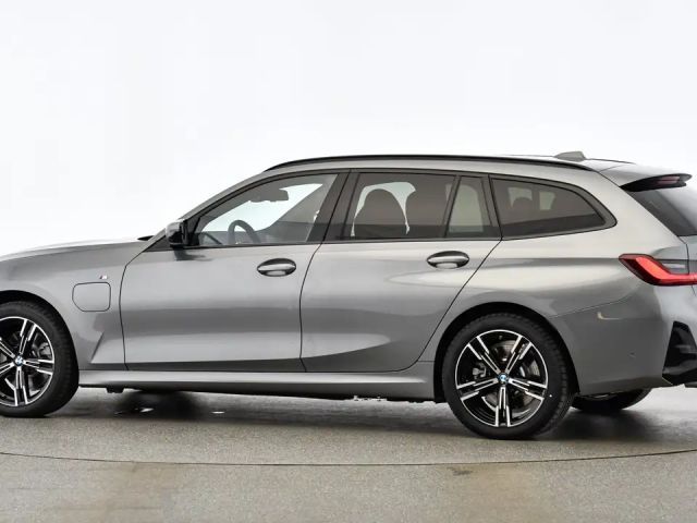 BMW 330 330e xDrive