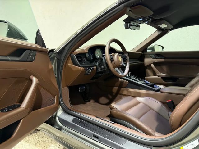 Porsche 992 4 Cabrio GTS Targa