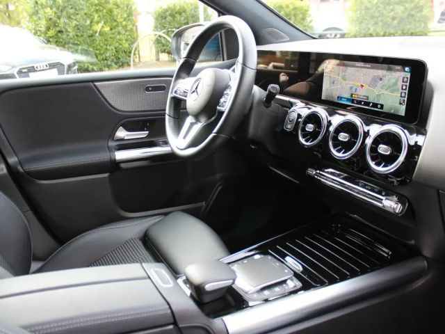 Mercedes-Benz B 180 Business Line Sedan