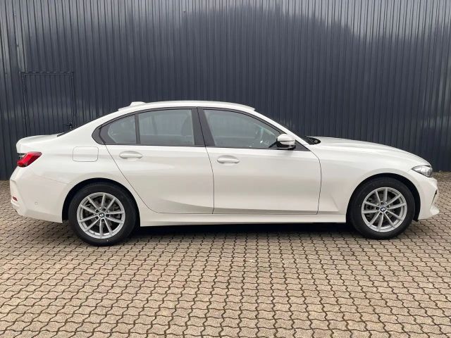 BMW 318 318i Sedan
