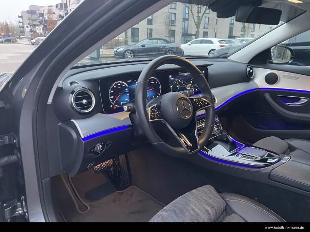 Mercedes-Benz E 200 E 200 d Sedan