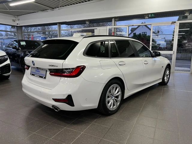 BMW 330 330e Touring