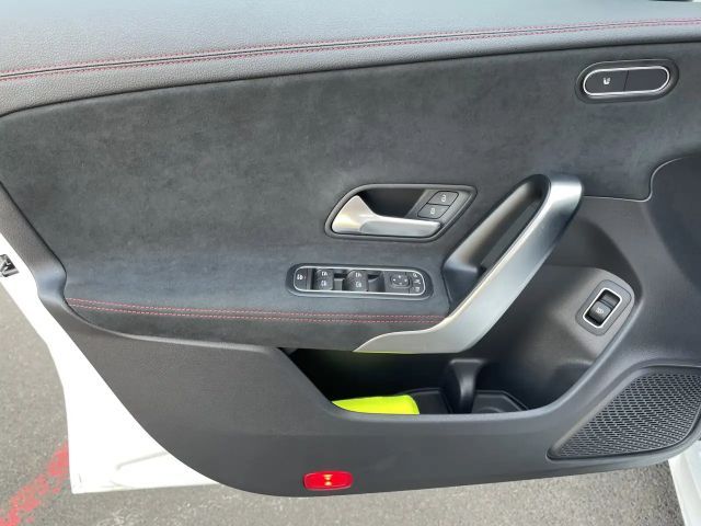 Mercedes-Benz CLA 180 AMG Line Coupé