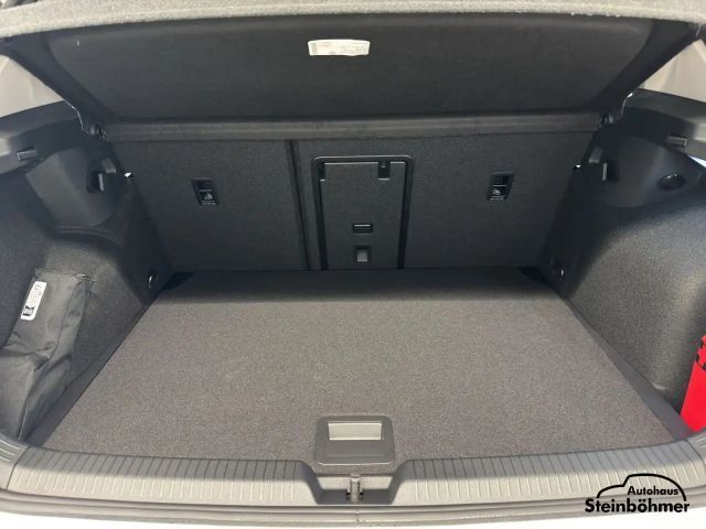 Volkswagen Golf 1.5 eTSI DSG