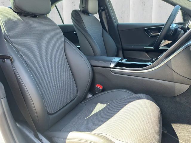 Mercedes-Benz C 180 AVANTGARDE Sedan