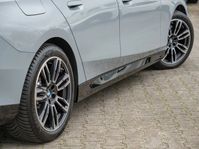 BMW 520 520i M-Sport Sedan