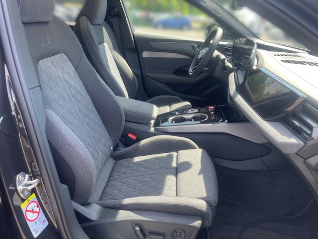 Audi A6 Avant Quattro S-Tronic